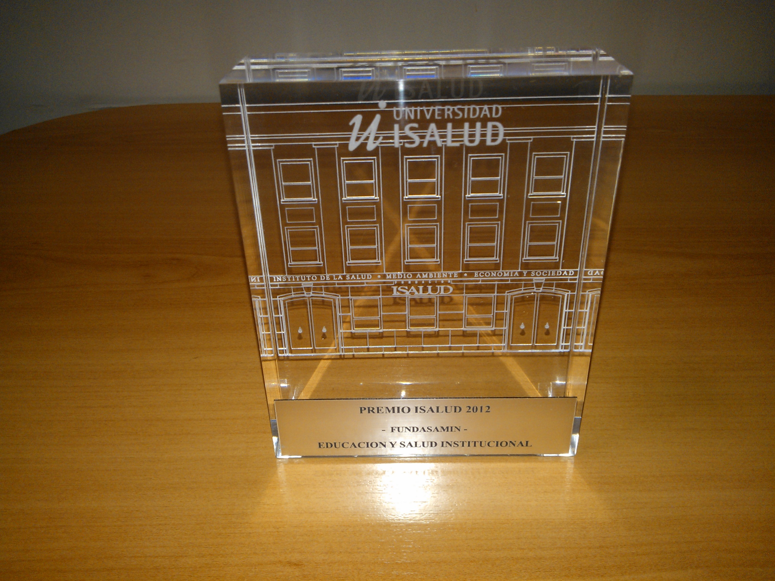 FUNDASAMIN se enorgullece en haber recibido el premio ISALUD 2012 en la categoría Educación y Salud